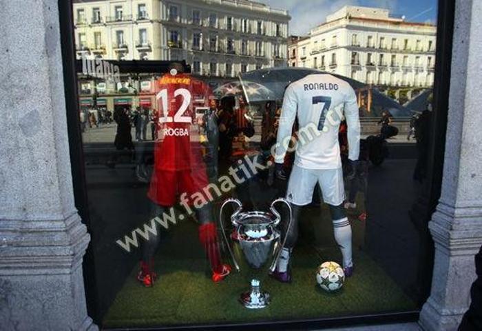 Madridden Sarı Kırmızı kareler