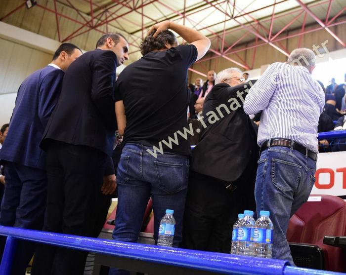 Aziz Yıldırımın Işık Eyigüngöre attığı tokadın görüntüleri