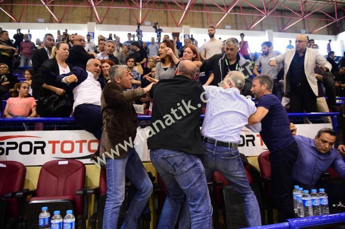 Aziz Yıldırımın Işık Eyigüngöre attığı tokadın görüntüleri