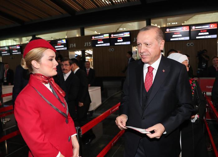 Yeni havalimanı törenle açıldı