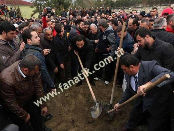 Umut Bulutun babası Kemal Bulutun cenazesinden kareler...