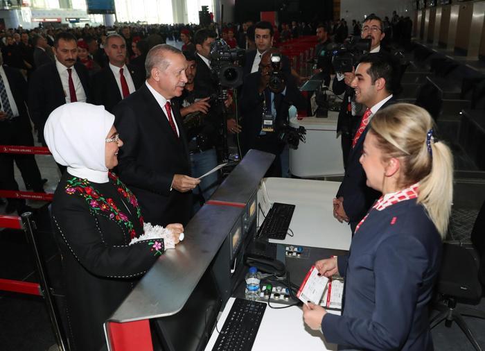 Yeni havalimanı törenle açıldı