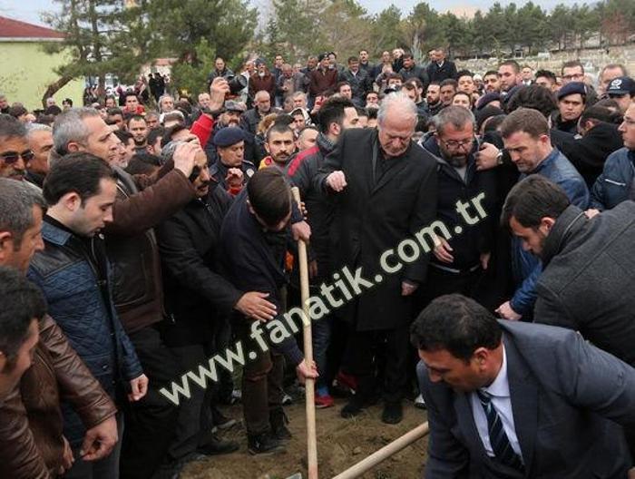 Umut Bulutun babası Kemal Bulutun cenazesinden kareler...