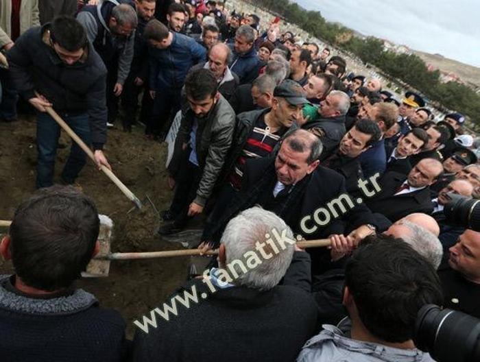 Umut Bulutun babası Kemal Bulutun cenazesinden kareler...