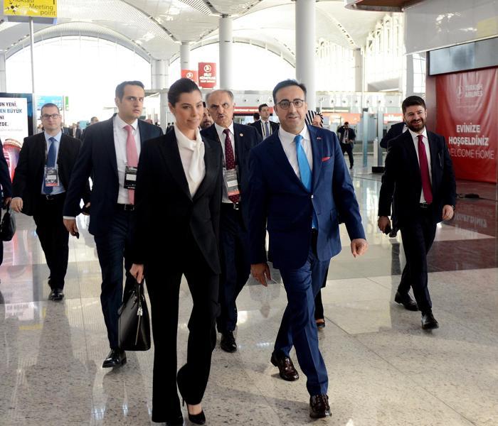 Yeni havalimanı törenle açıldı