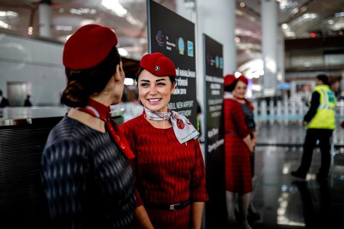 Yeni havalimanı törenle açıldı