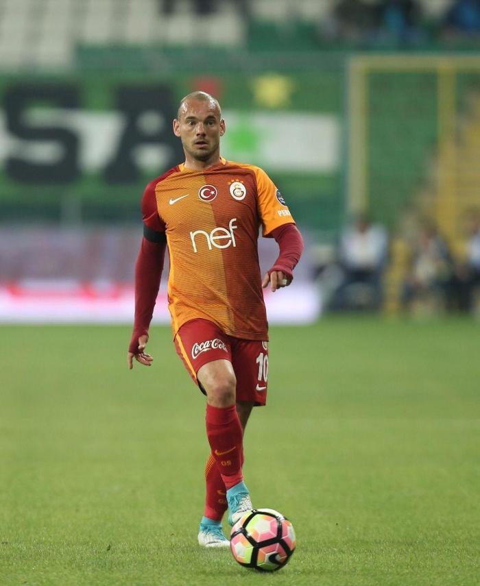 Galatasaraylı Wesley Sneijder, Ibizada gece kulübü açıyor