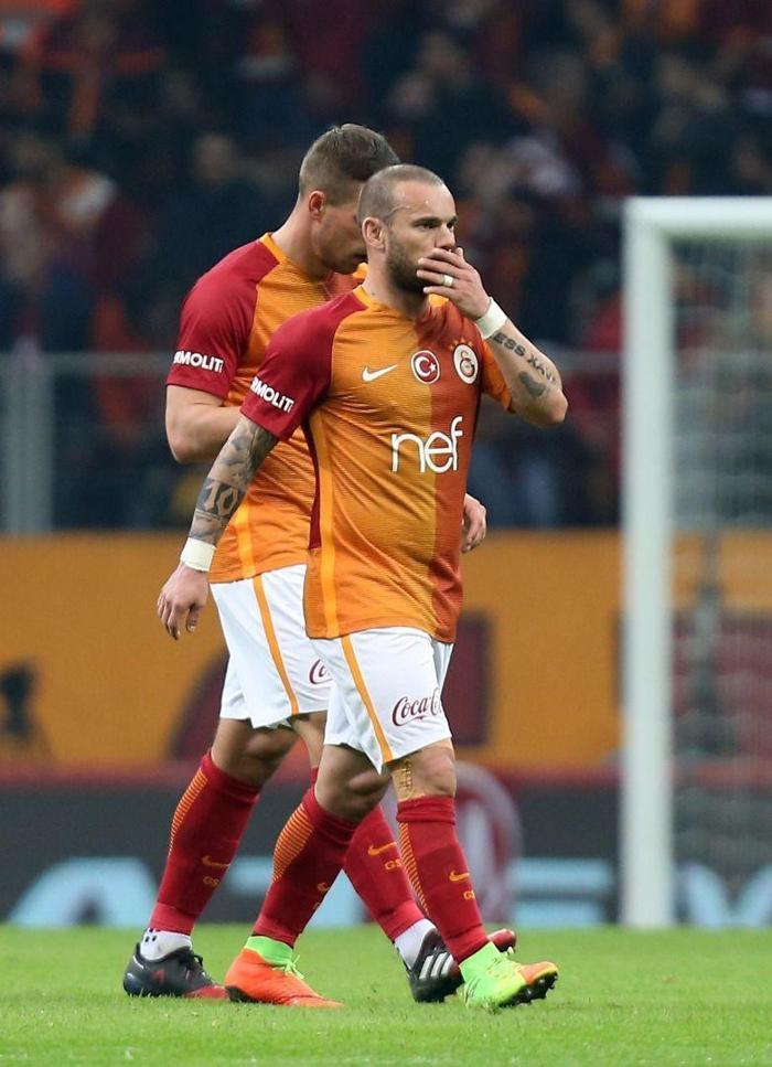 Galatasaraylı Wesley Sneijder, Ibizada gece kulübü açıyor