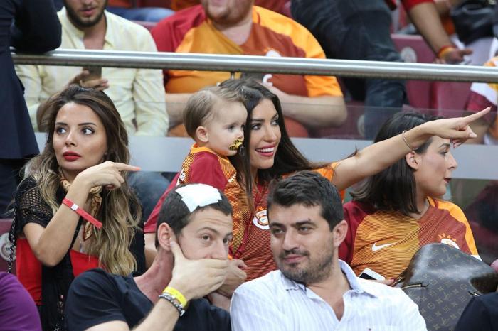 Galatasaraylı Wesley Sneijder, Ibizada gece kulübü açıyor