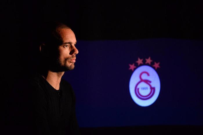 Galatasaraylı Wesley Sneijder, Ibizada gece kulübü açıyor