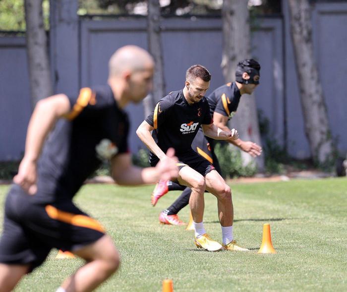 Galatasarayda son dakika Yedlin müjdesi