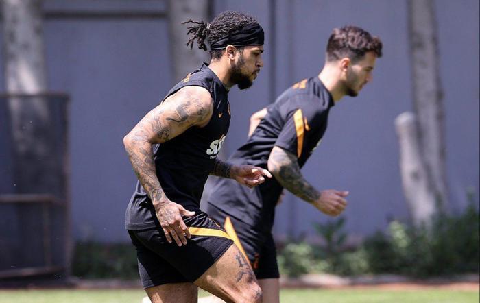 Galatasarayda son dakika Yedlin müjdesi
