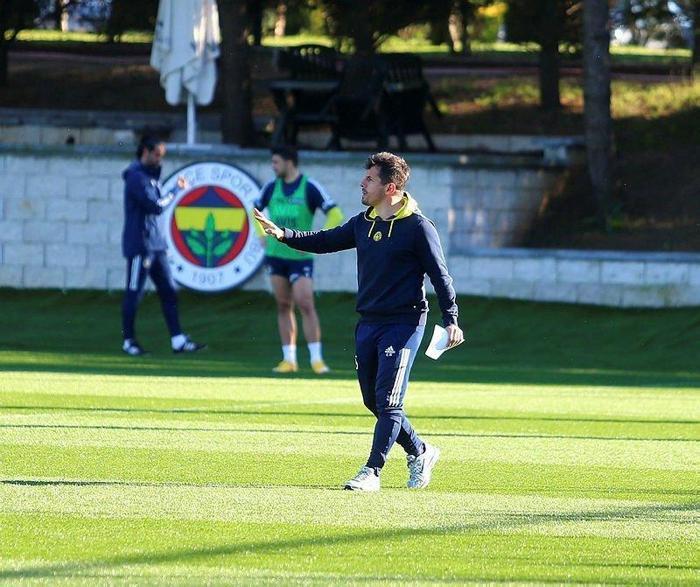 Son dakika: Fenerbahçede Emre Belözoğludan Alanyapor maçına sürpriz kadro