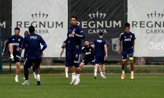Son dakika: Fenerbahçede Emre Belözoğludan Alanyapor maçına sürpriz kadro