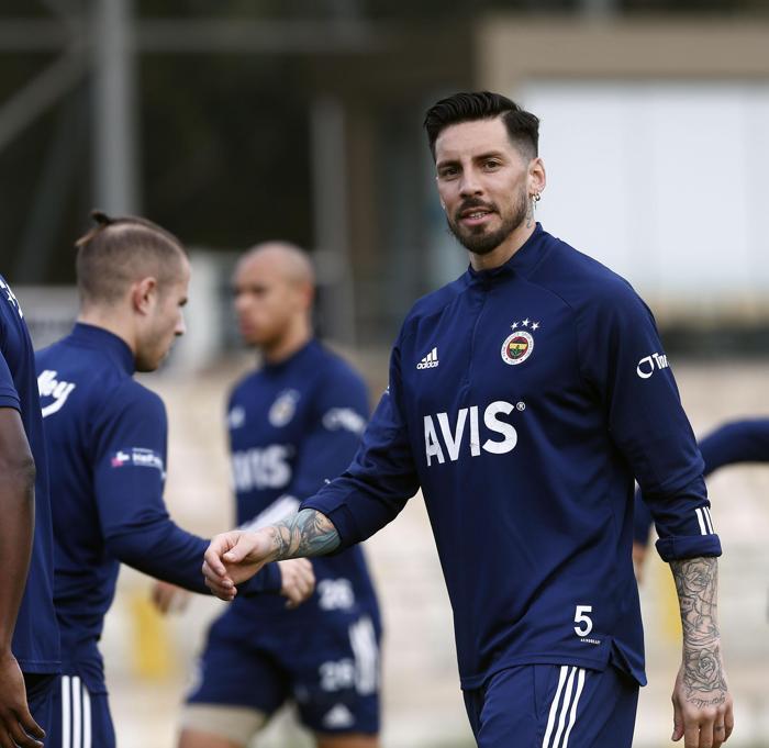 Son dakika: Fenerbahçede Emre Belözoğludan Alanyapor maçına sürpriz kadro