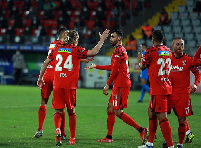 Rachid Ghezzalın asisti Beşiktaş taraftarını mest etti: Sihirbaz