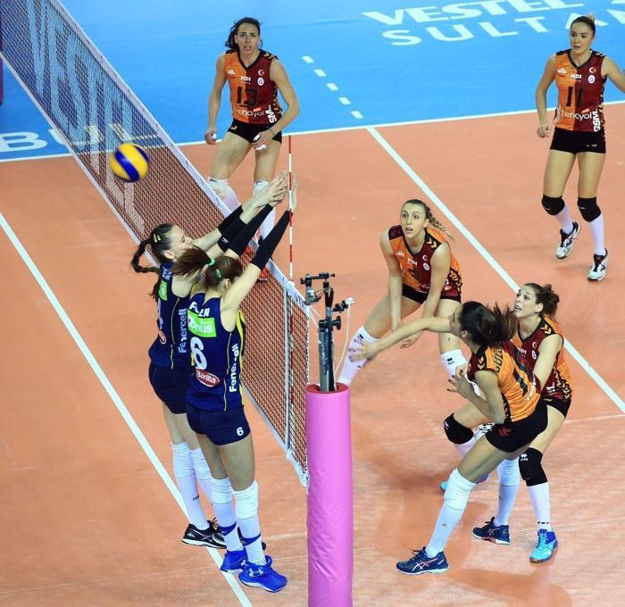 Fenerbahçe-Galatasaray maçında salon karıştı