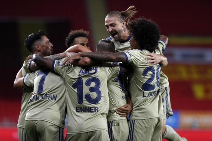 Fenerbahçe haberi: Ozan Tufan küllerinden doğdu Büyülüyor...