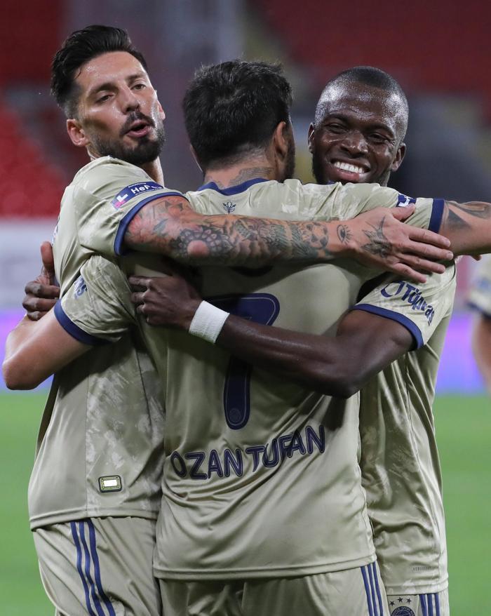 Fenerbahçe haberi: Ozan Tufan küllerinden doğdu Büyülüyor...