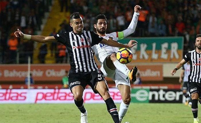 Ünlü futbolcuların boyları Sizce hangisi daha uzun