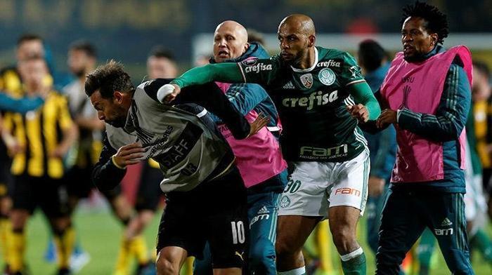 Felipe Melo yine çıldırdı, yumruk attı