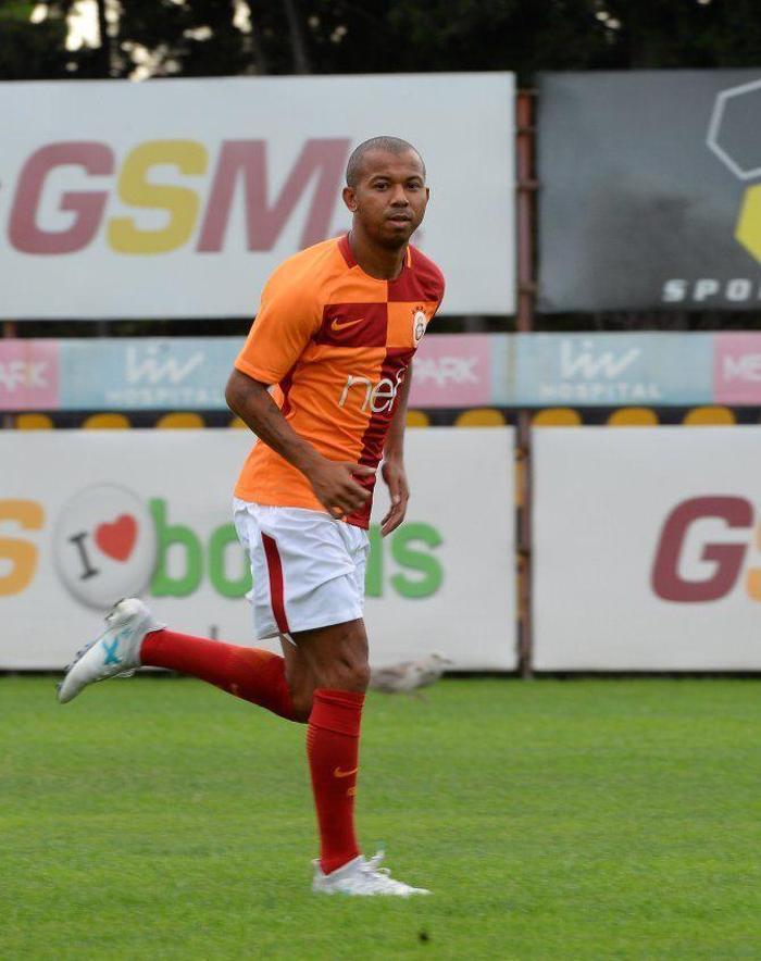 Ünlü futbolcuların boyları Sizce hangisi daha uzun