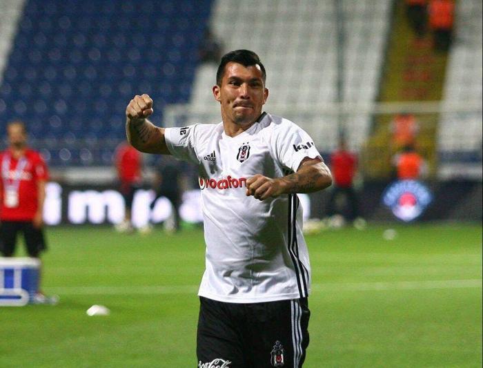Ünlü futbolcuların boyları Sizce hangisi daha uzun