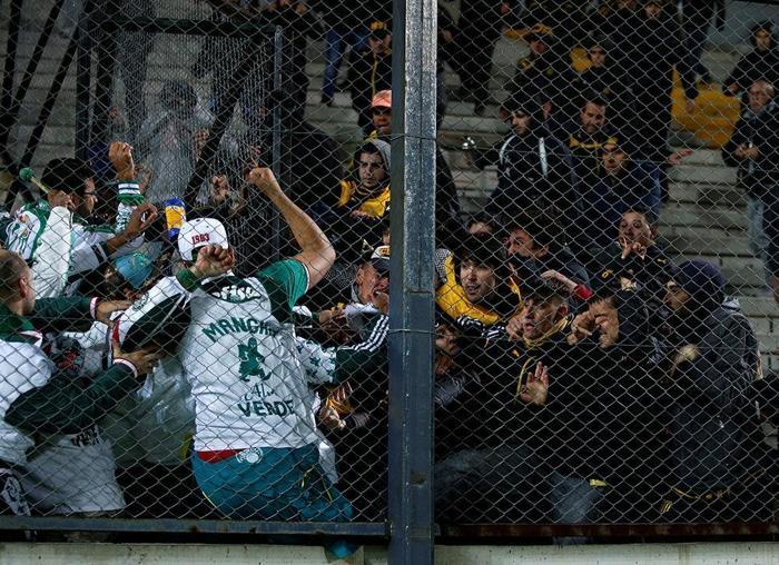 Felipe Melo yine çıldırdı, yumruk attı