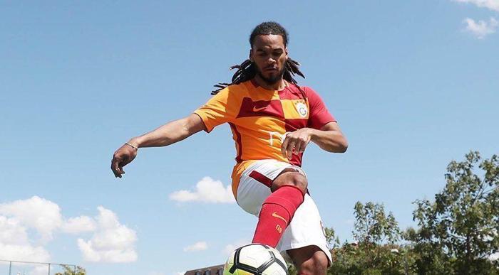 Ünlü futbolcuların boyları Sizce hangisi daha uzun