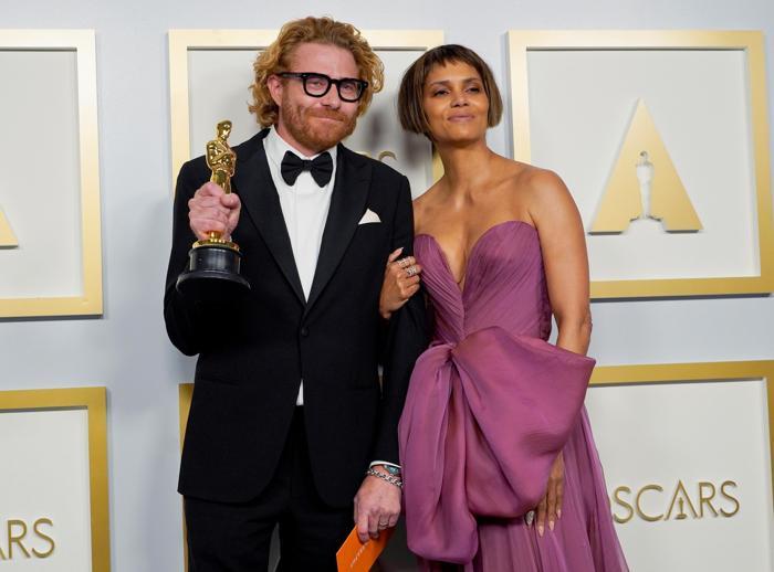 Oscar 2021in kazananları belli oldu Oscarda ödülleri Nomadland ve Mank topladı