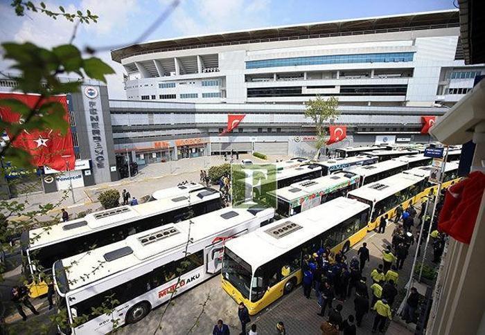 Fenerbahçeli taraftarlar otobüslerle TT Arenaya hareket etti