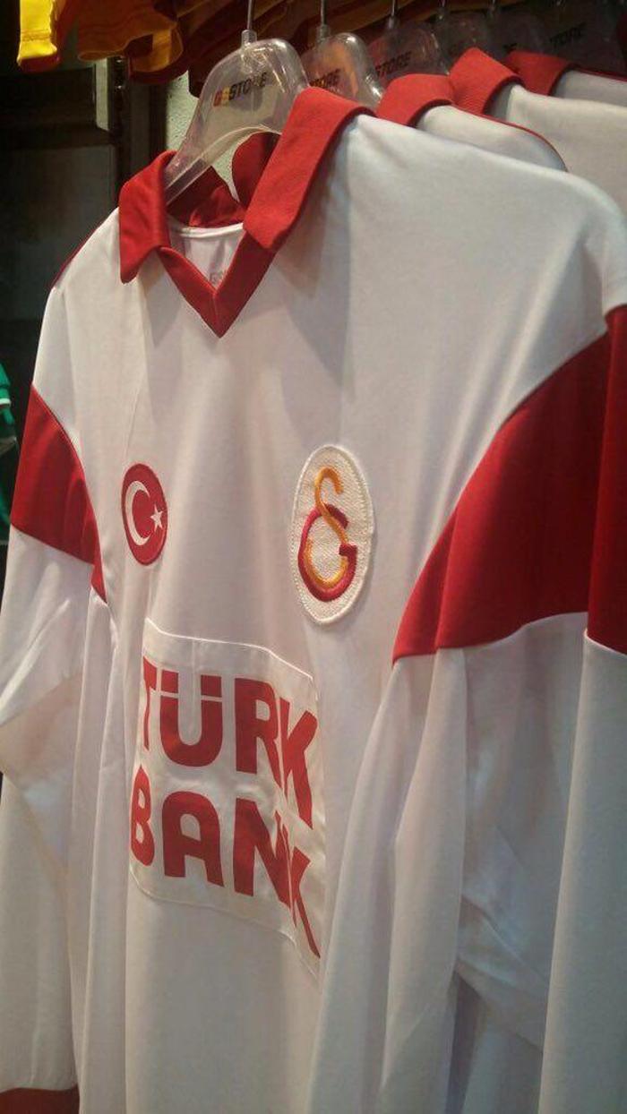 Galatasarayda tarihi formalar satışa çıkıyor