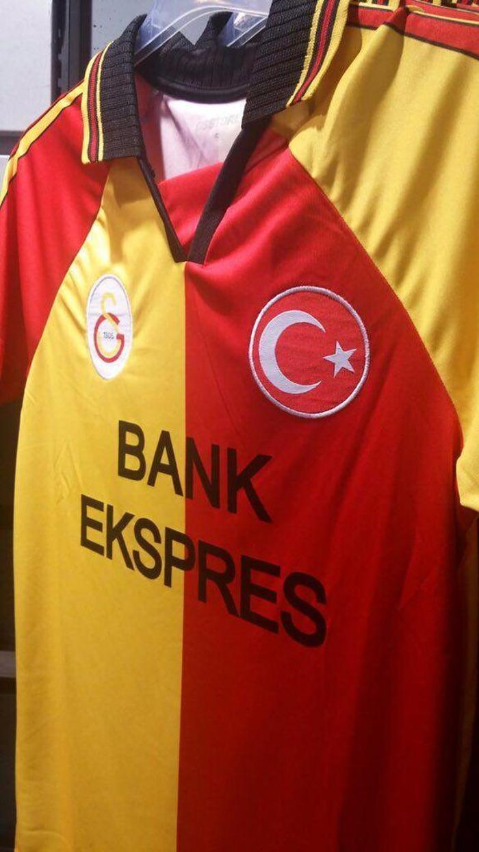 Galatasarayda tarihi formalar satışa çıkıyor