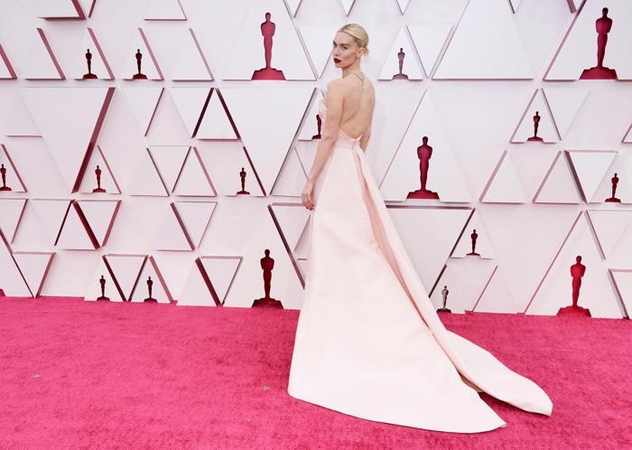 2021 Oscar Ödüllerinde kırmızı halı şıklığı