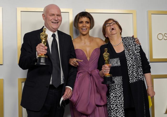 Oscar 2021in kazananları belli oldu Oscarda ödülleri Nomadland ve Mank topladı