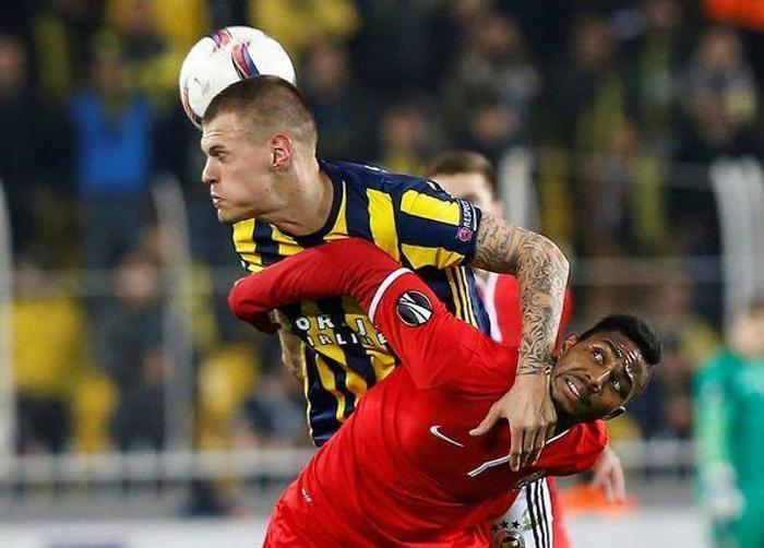 Ünlü futbolcuların boyları Sizce hangisi daha uzun
