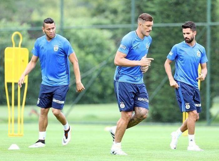 Ünlü futbolcuların boyları Sizce hangisi daha uzun