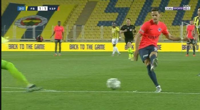 Fenerbahçede Harun Tekinin büyük hatası sonra Altay Bayındır yıkıldı İşte o anlar