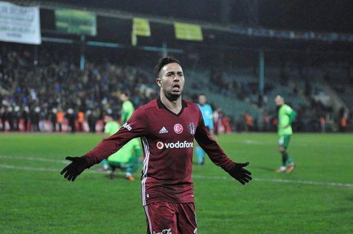 Ünlü futbolcuların boyları Sizce hangisi daha uzun