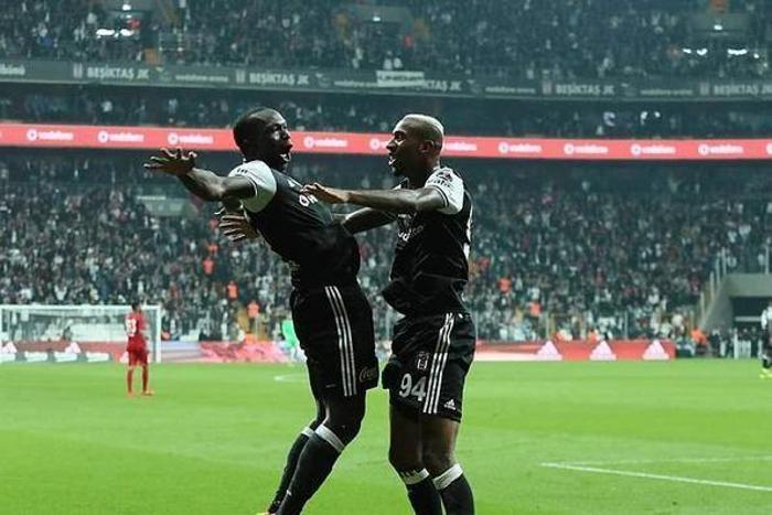 Ünlü futbolcuların boyları Sizce hangisi daha uzun