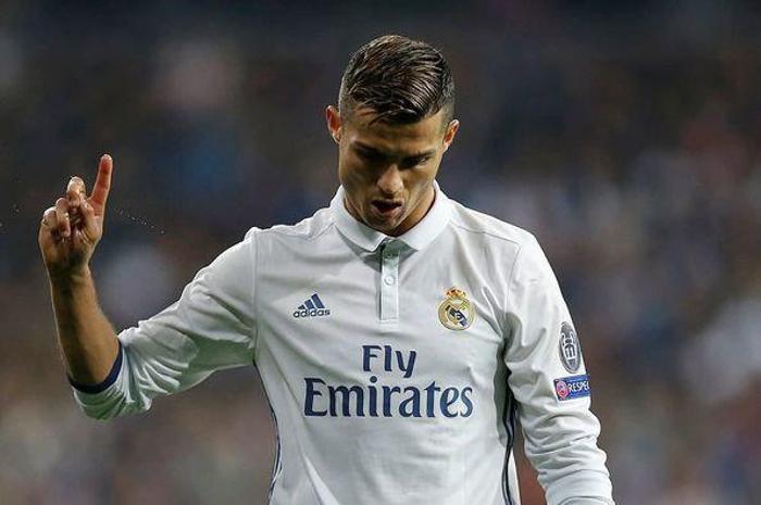 Ünlü futbolcuların boyları Sizce hangisi daha uzun