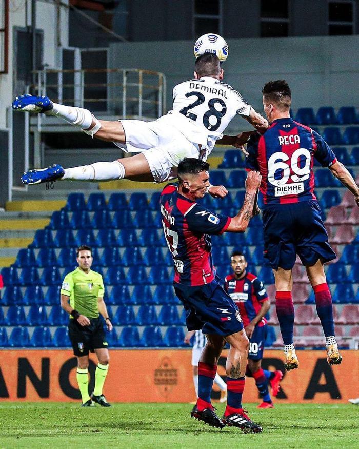 Merih Demiral uçtu Sosyal medya o fotoğrafı konuştu
