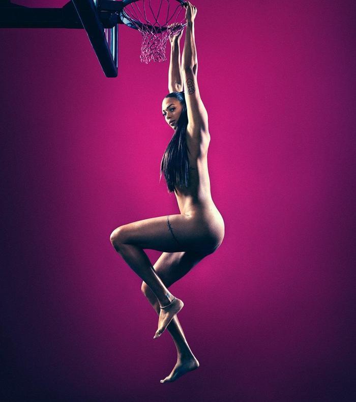 WNBAnın yıldızı Liz Cambageden cesur pozlar