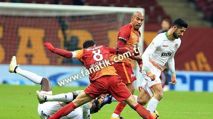 Galatasaray-Alanyaspor maçından kareler;