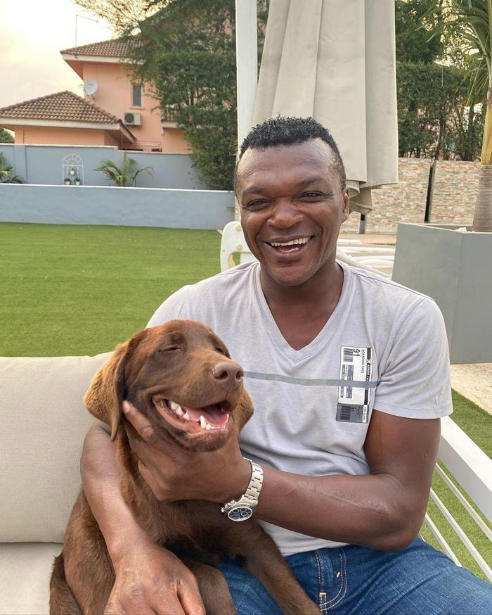 Marcel Desailly ailesi ve köpeğiyle birlikte vakit geçiriyor