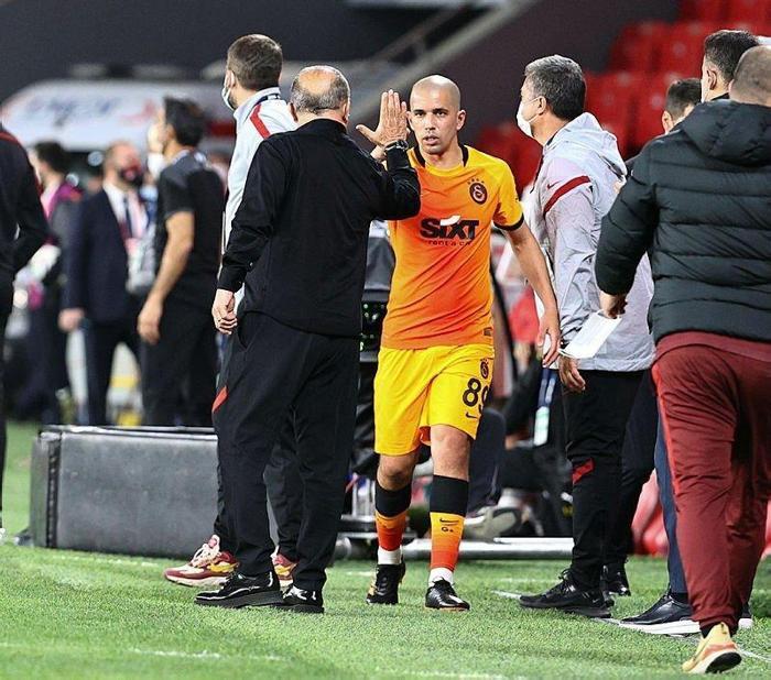Son dakika: Yıldız futbolcudan Galatasaray - Trabzonspor maçında Terime isyan