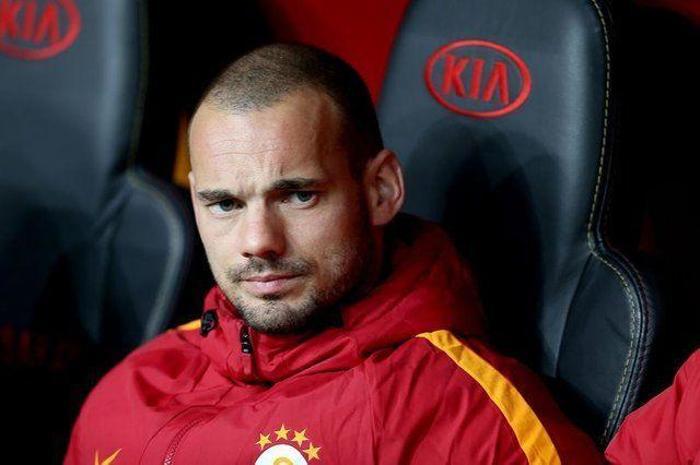 Sneijder, Riekerinkin ev kirasını ödemiş