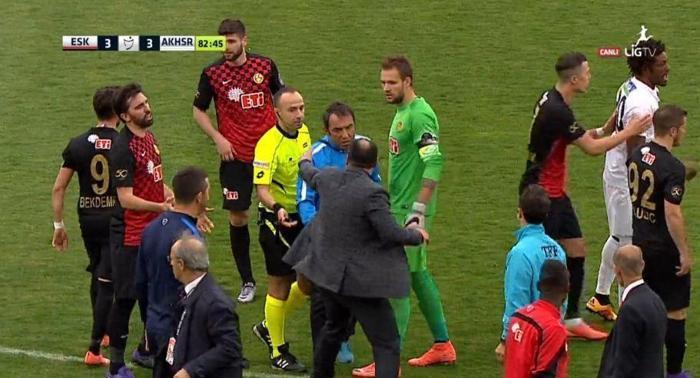 Eskişehir-Akhisar maçında gerginlik