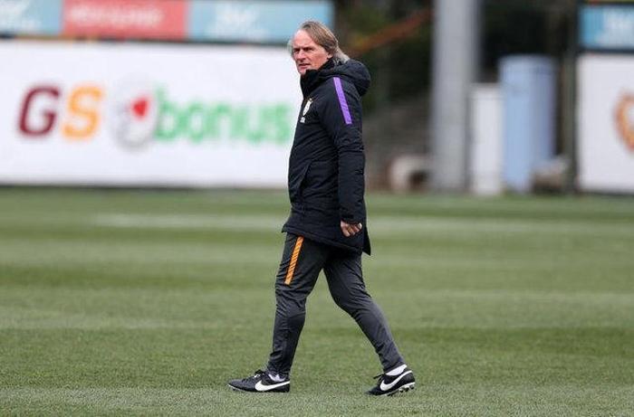 Sneijder, Riekerinkin ev kirasını ödemiş