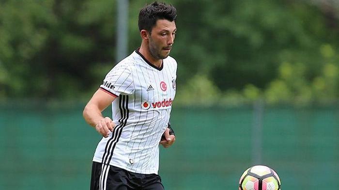 TOPU BEŞİKTAŞA ATIYOR